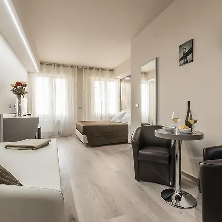 Cavour Luxury Konukevi Bolonya